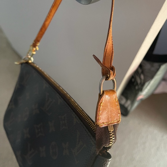 100% AUTHENTIC LOUIS VUITTON POCHETTE - Picture 5 of 9